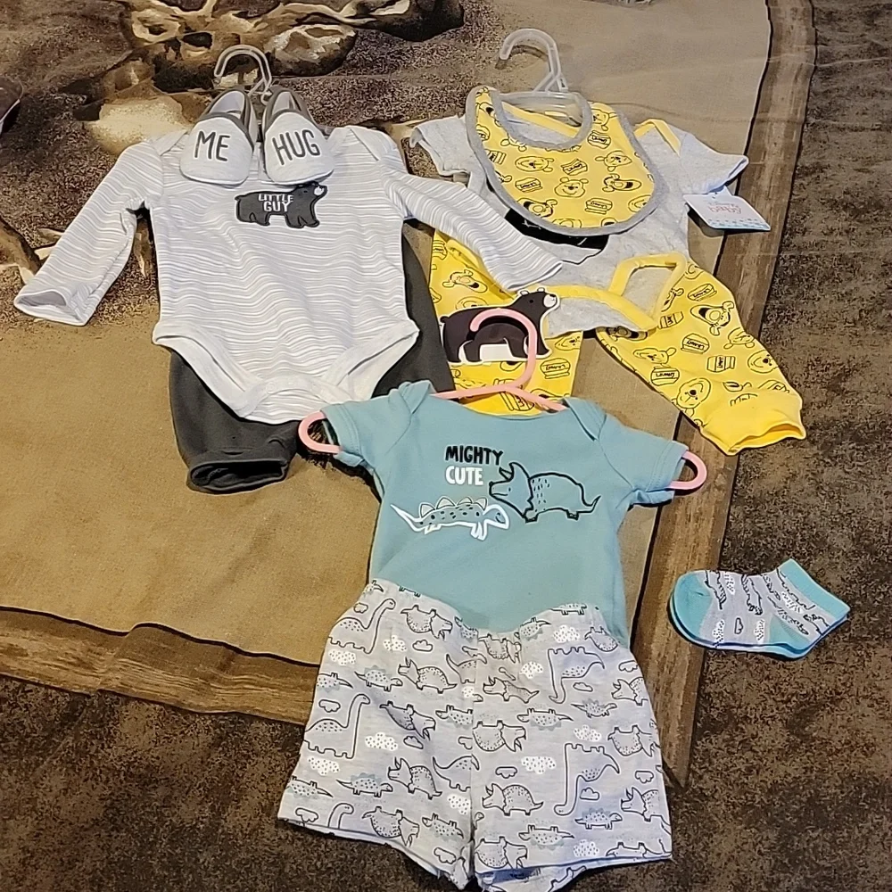 Baby outfit bundle - Picture 1 of 8